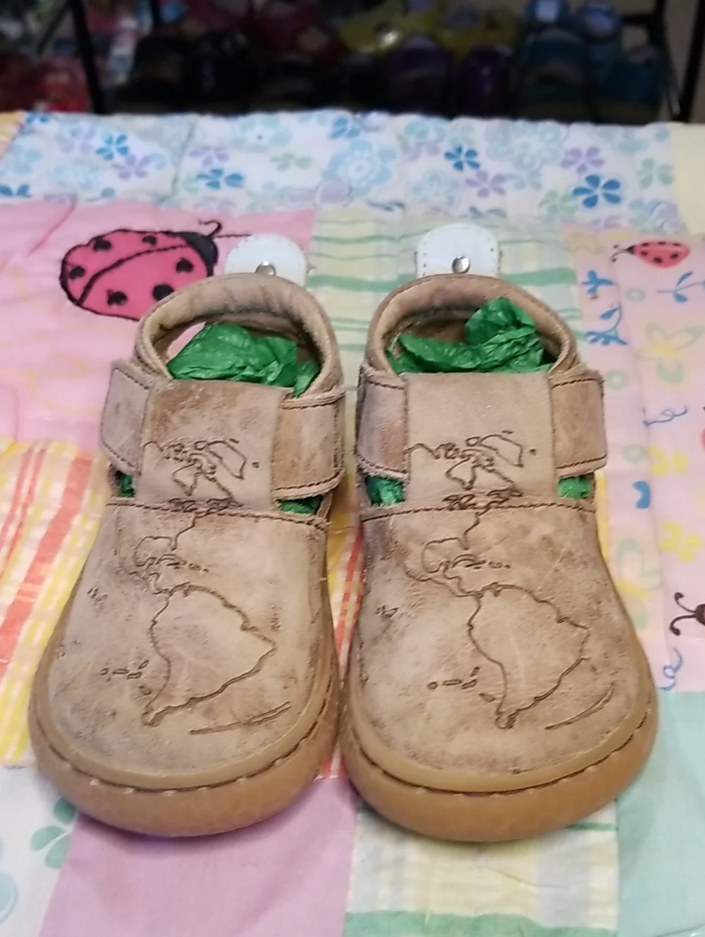 Livie & Luca Tan Brown Map-Embossed Mary Jane Baby Shoes Size 4